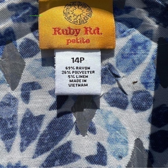 ⭐️⭐️⭐️⭐️⭐️Ruby Rd. Jacket (Rare find)✨✨ - Picture 3 of 4
